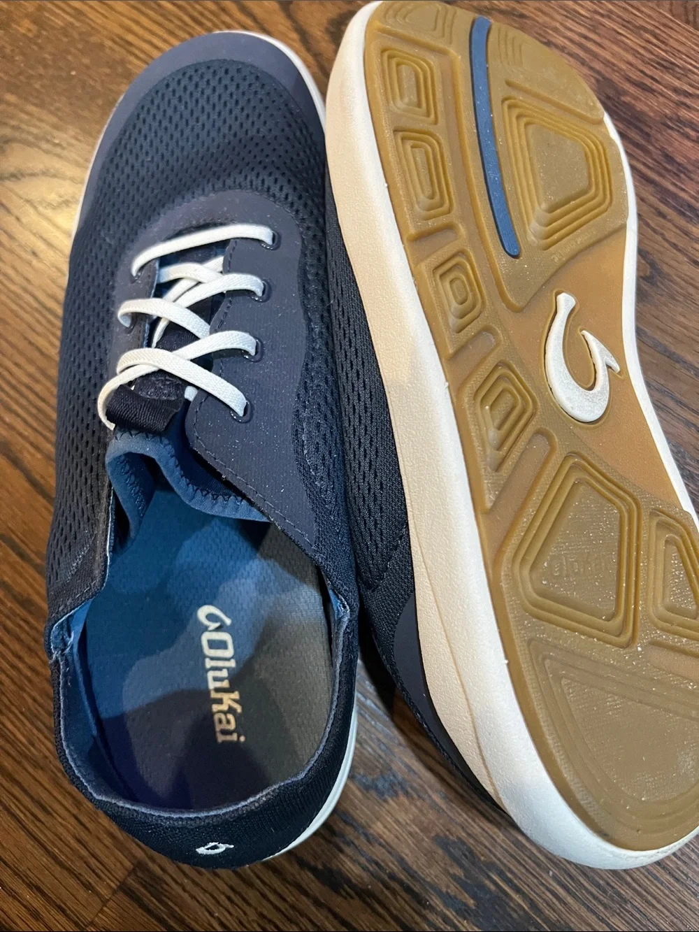 OluKai Men's Navy and Gum Lace-Up Athletic Sneakers